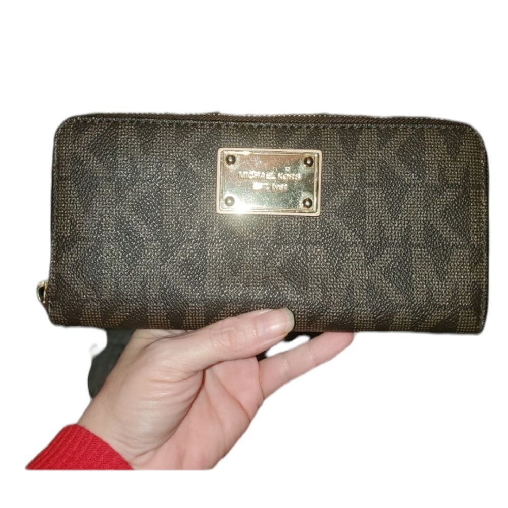 Michael Kors large brown zip wallet